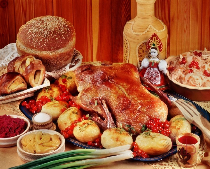 По своим основным продуктам русская кухня - часть центрально- и восточноевропейской Фото russkayakuhnya1.ru