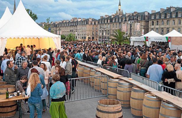 Fete du vin в Бордо традиционно задает высокую планку летних винных фестивалей